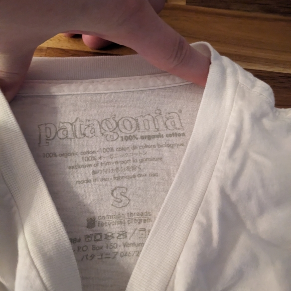 Patagonia white graphic tee - Picture 3 of 4